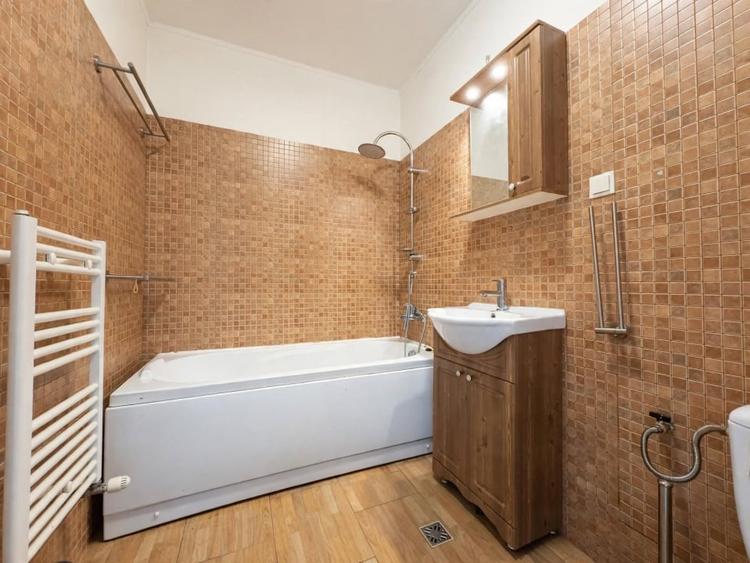Apartament cu 2 camere semidecomandat, mobilat în Central