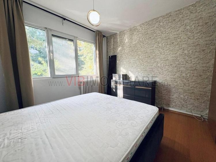 Apartament cu 4 camere semidecomandat în Gorjului