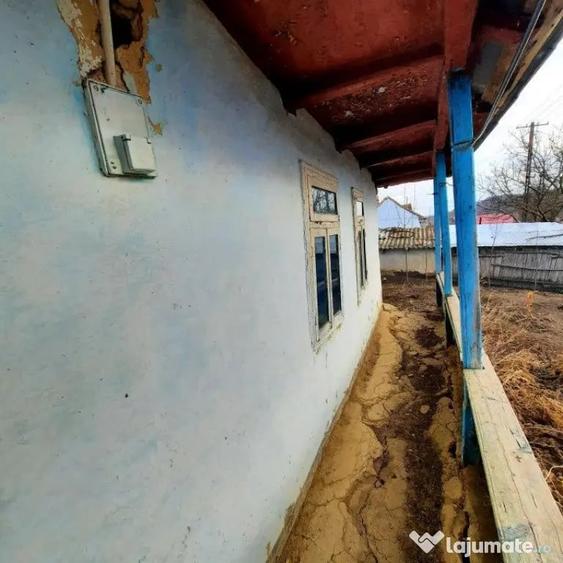 Casă cu 2 camere cu Teren 1628 Mp în Dănești