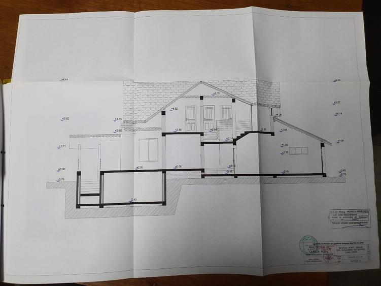 Casă individuală cu 5 camere cu Canalizare în Mărăcineni