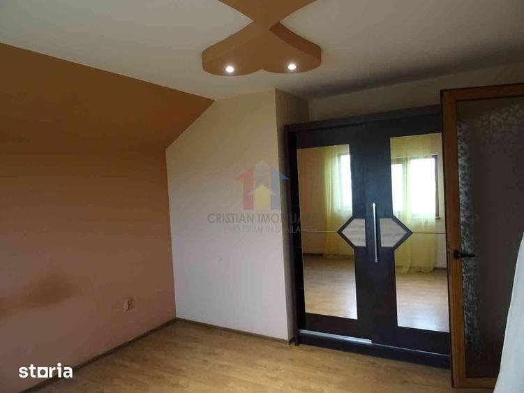 Casă cu 5 camere cu Teren 700 Mp în Radu Negru