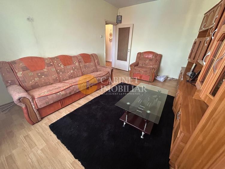 Apartament cu 3 camere decomandat, mobilat în Podu Roș