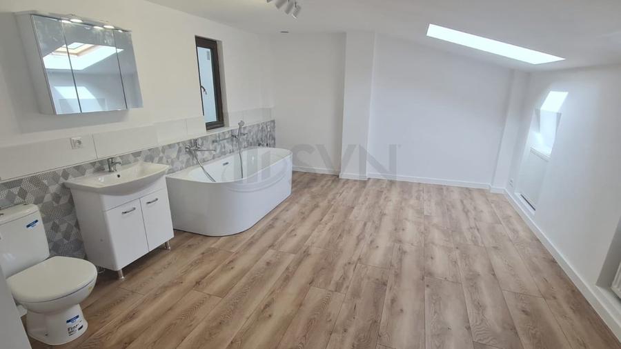 Casă individuală cu 8 camere cu Canalizare în Pache Protopopescu