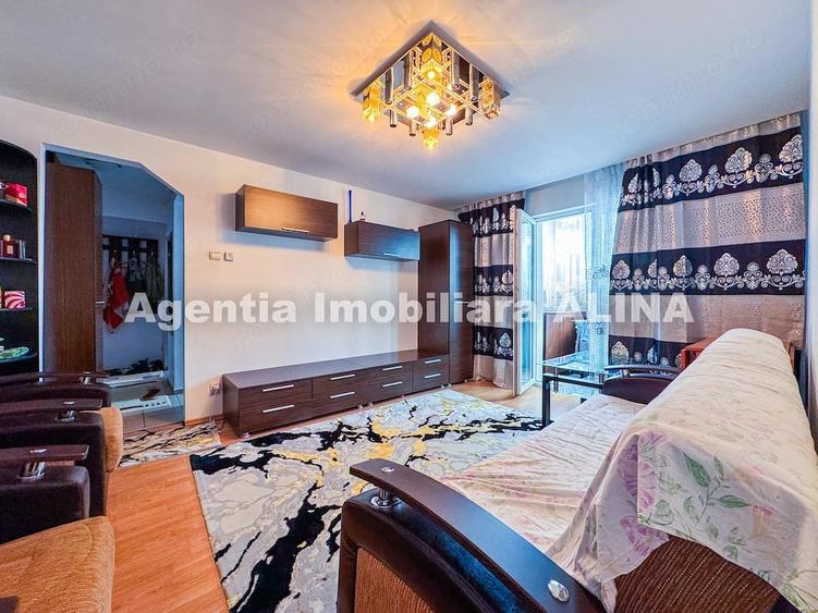 Apartament cu 3 camere semidecomandat în Micro 15