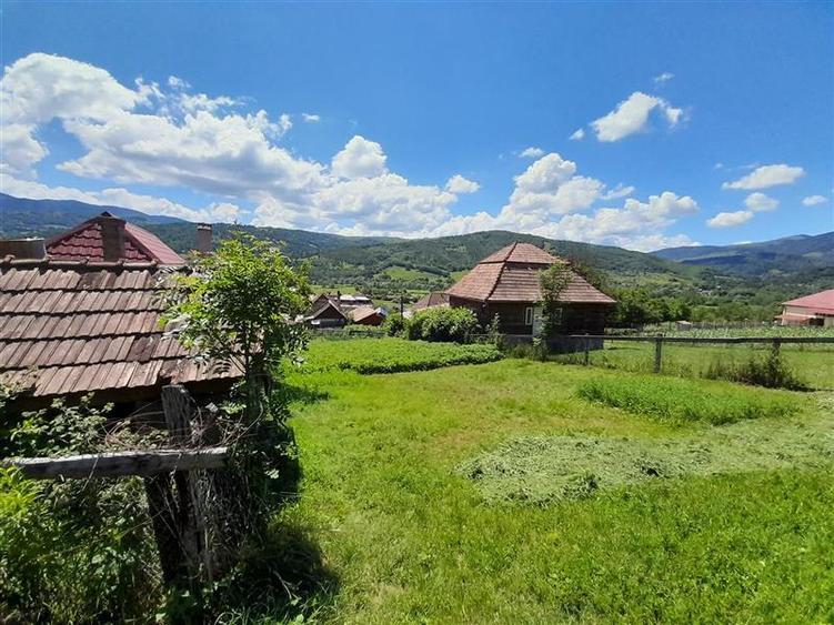 Casă individuală cu 4 camere cu Garaj în Central