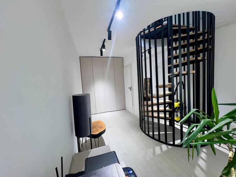 Apartament cu 3 camere semidecomandat, mobilat în Florești