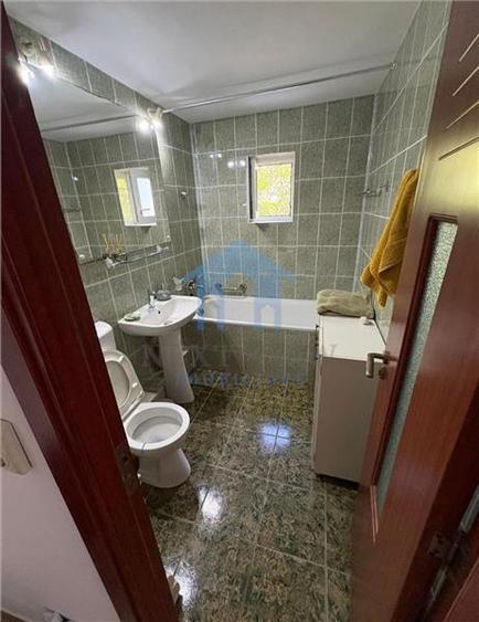 Apartament cu 3 camere decomandat în Între Lacuri