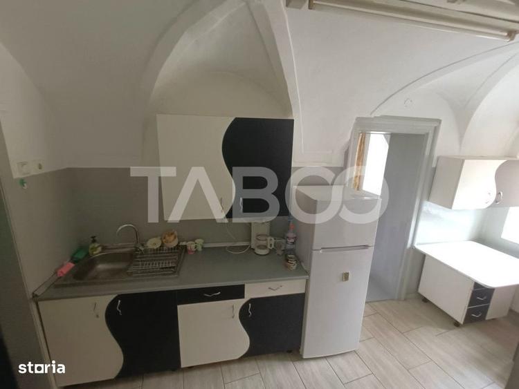 Apartament cu 3 camere semidecomandat în Orașul de Jos
