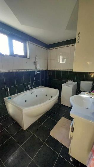 Casă individuală cu 8 camere cu Teren 650 Mp în Otopeni