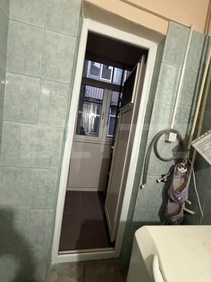 Apartament cu 3 camere decomandat, mobilat în Micro 6