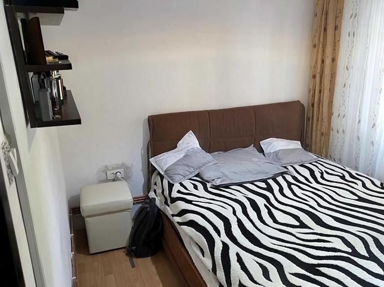 Apartament cu 2 camere semidecomandat în Craiovița Nouă
