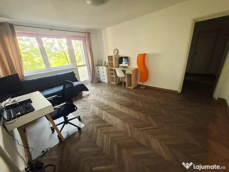 Apartament cu 3 camere semidecomandat în Timișoara