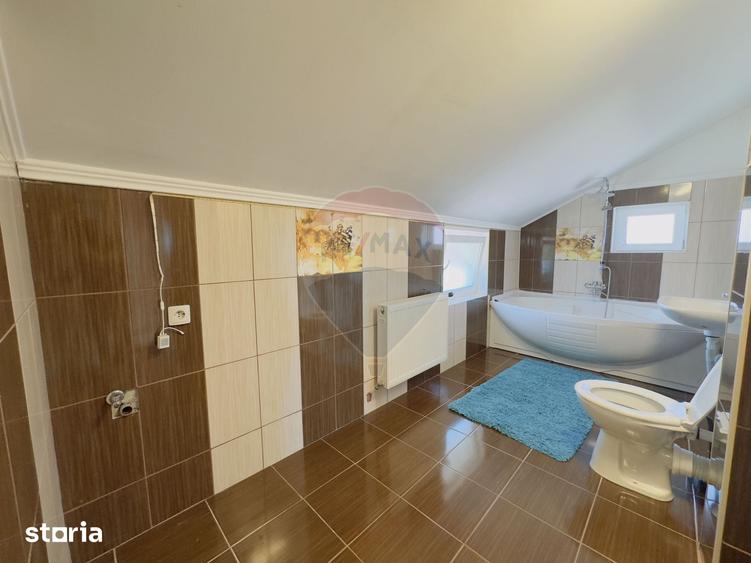 Casă cu 5 camere cu Teren 500 Mp în Paleu