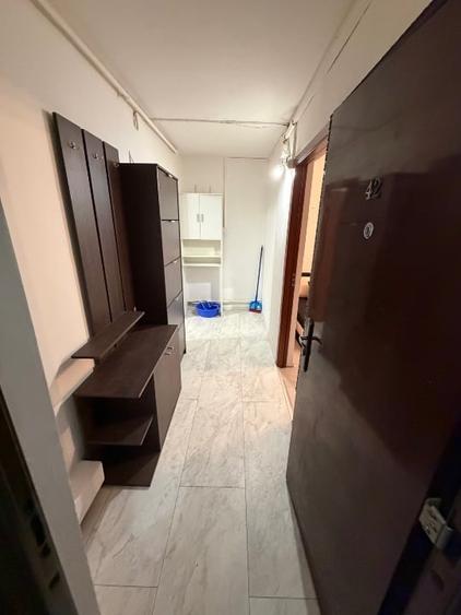 Apartament cu 2 camere decomandat, mobilat în Titan