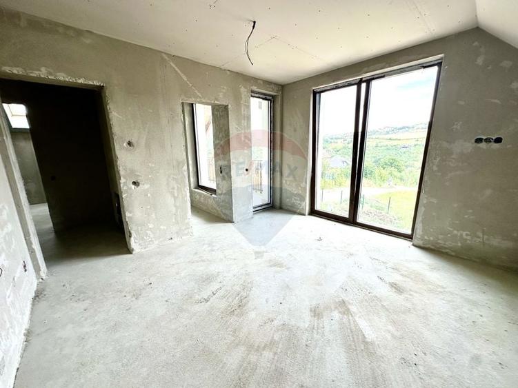 Casă individuală cu 5 camere cu Teren 900 Mp în Sălicea