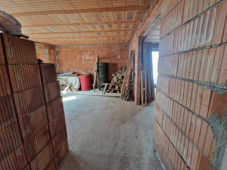Casă cu 5 camere cu Teren 500 Mp în Șura Mare
