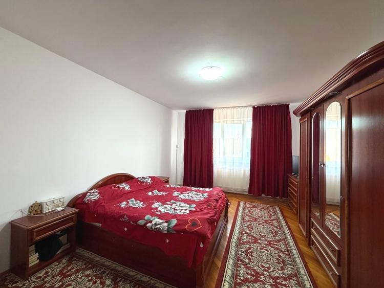 Duplex cu 8 camere cu Piscina în Cetate