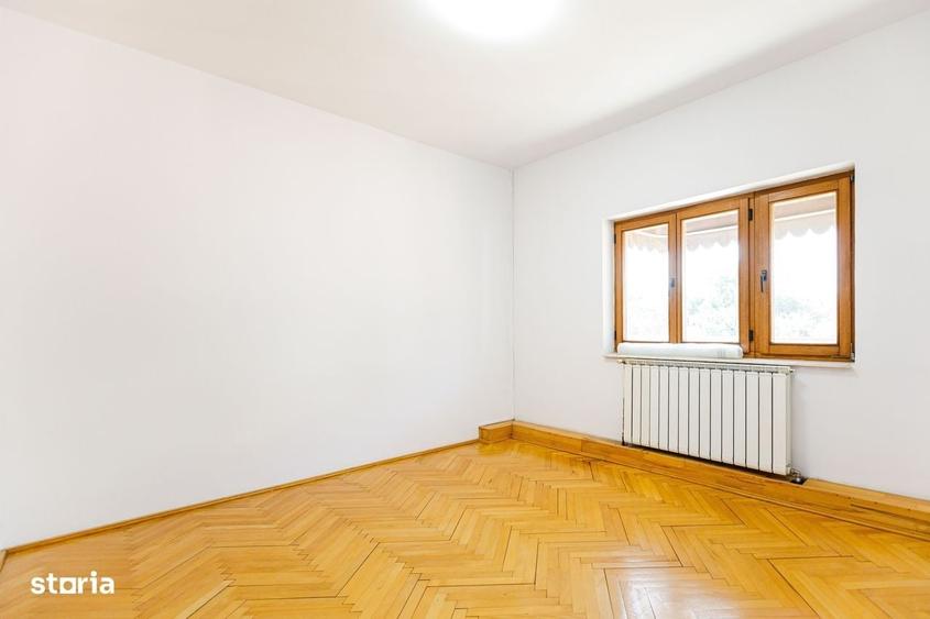 Casă cu 4 camere cu Teren 575 Mp în Lipovei