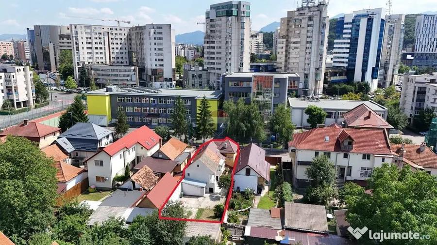 Casă cu 7 camere cu Teren 319 Mp în Centrul Civic