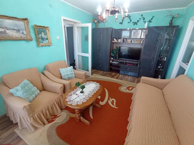 Apartament cu 2 camere semidecomandat, mobilat în Podu Roș