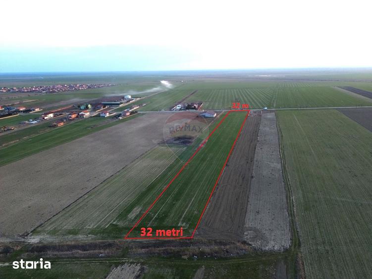 Teren de 12360 mp, în Vulturu