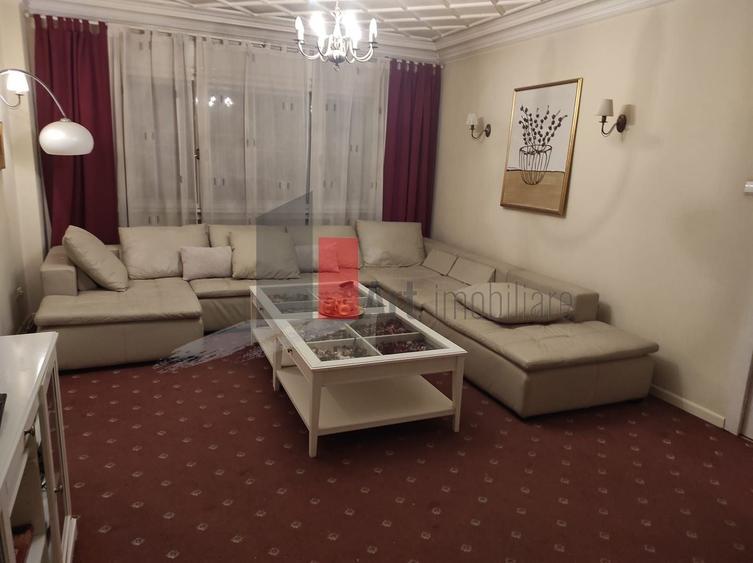 Apartament cu 3 camere semidecomandat în Universitate