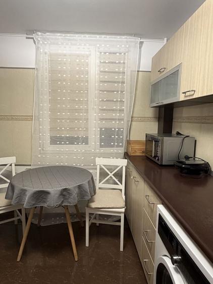 Apartament cu 3 camere decomandat în Drumul Taberei