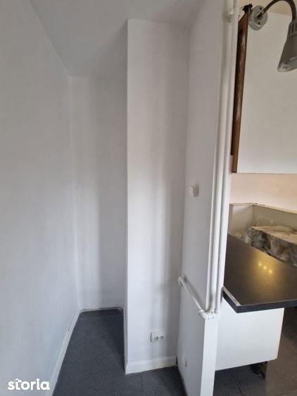 Apartament cu 3 camere decomandat în Tei