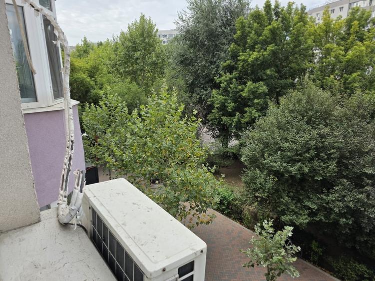 Apartament cu 3 camere decomandat în Costin Georgian