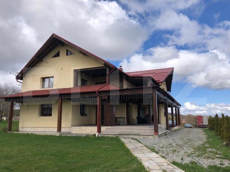 Casă individuală cu 7 camere cu Teren 7500 Mp în Exterior Vest