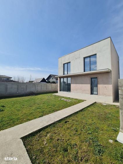 Casă cu 3 camere cu Teren 333 Mp în Vânători