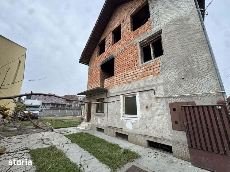 Casă cu 8 camere cu Teren 622 Mp în Titulescu