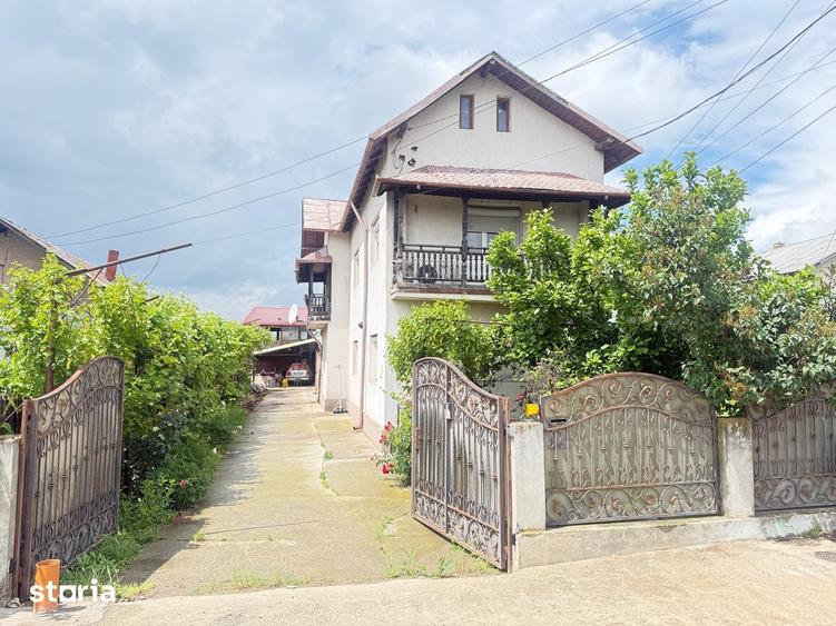 Casă cu 6 camere cu Teren 3500 Mp în Ulmi