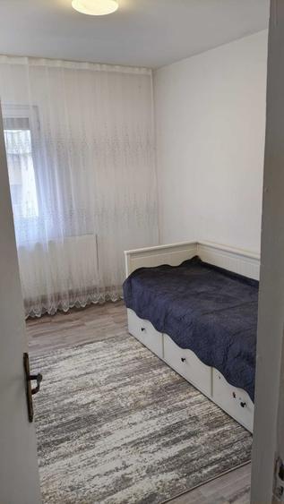 Apartament cu 3 camere decomandat în Exterior Vest