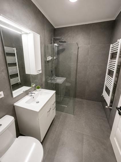 Apartament cu 3 camere semidecomandat în Florești