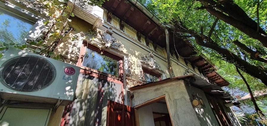 Apartament cu 3 camere semidecomandat în Parcul Carol