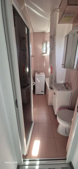 Apartament cu 3 camere semidecomandat în Horea