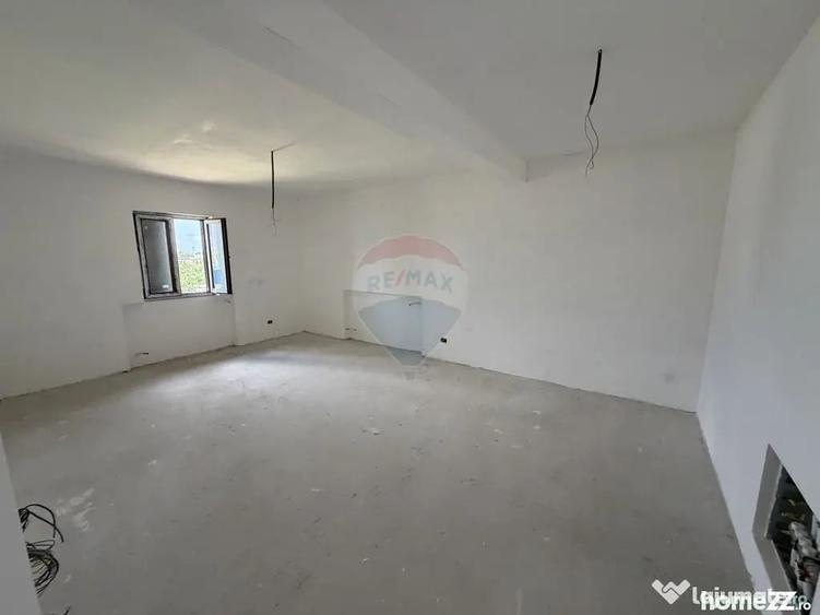 Casă cu 5 camere cu Teren 3960 Mp în Lămotești