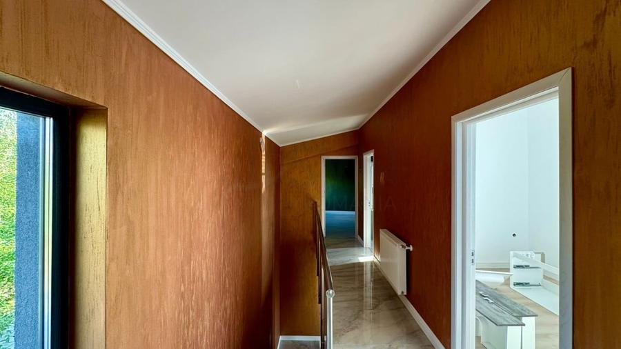 Casă individuală cu 4 camere cu Piscina în Tunari