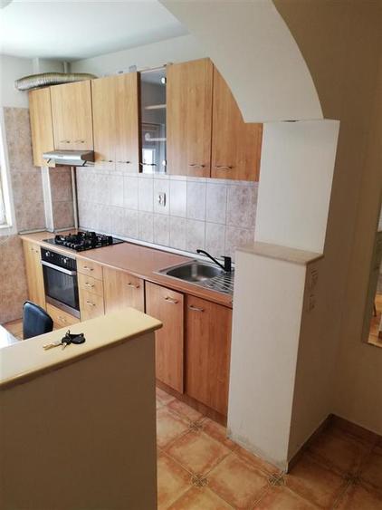 Apartament cu 2 camere semidecomandat, mobilat în Brâncoveanu