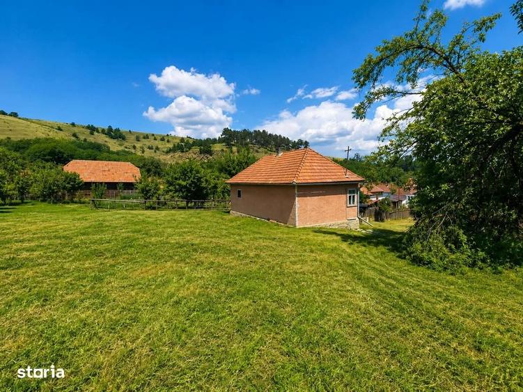 Casă cu 2 camere cu Teren 2100 Mp în Poian