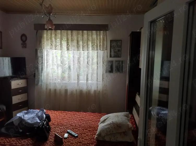 Casă cu 4 camere în Sărățeni