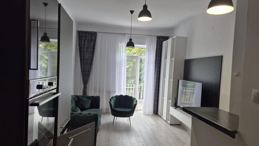 Apartament cu 3 camere decomandat, mobilat în Brașovul Vechi