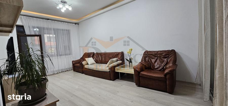 Apartament cu 3 camere decomandat în Tractorul