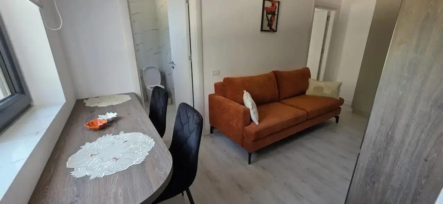 Apartament cu 2 camere semidecomandat, mobilat în Central
