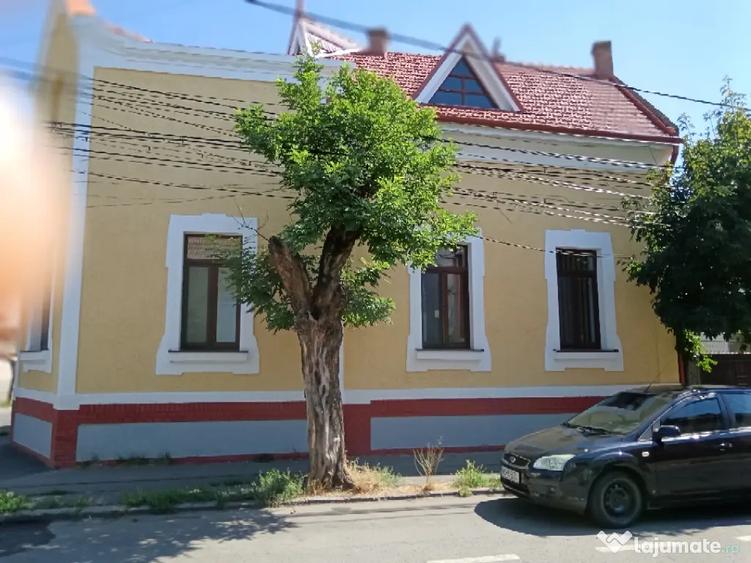 Casă cu 3 camere în Central
