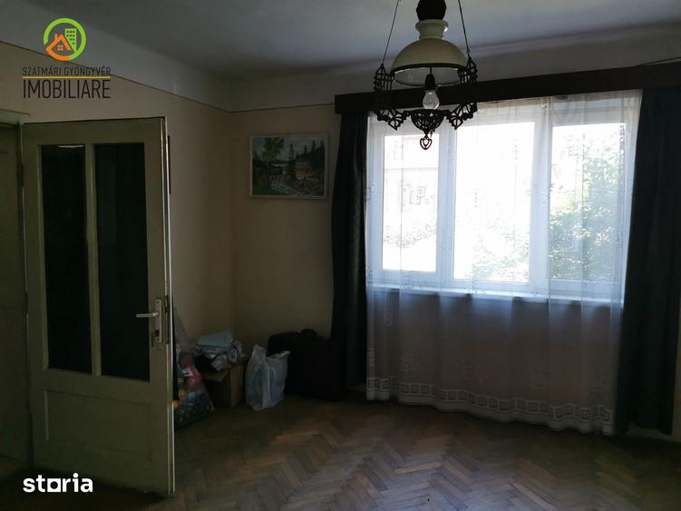 Casă cu 4 camere cu Teren 1978 Mp în Acățari