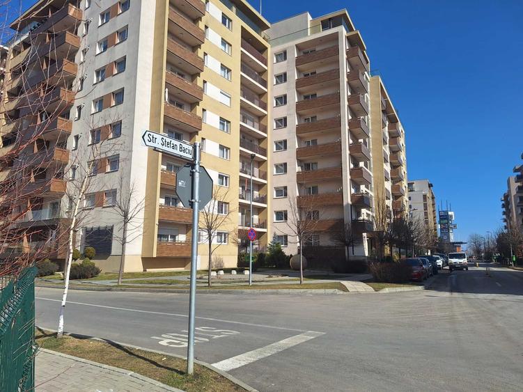 Apartament decomandat în Tractorul