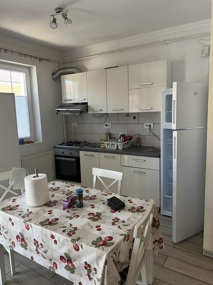 Apartament cu 3 camere semidecomandat în Braytim