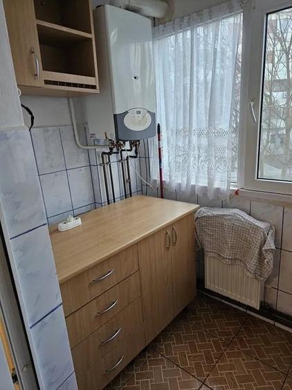 Apartament cu 1 camera, decomandat, zona Baza 3 - 5